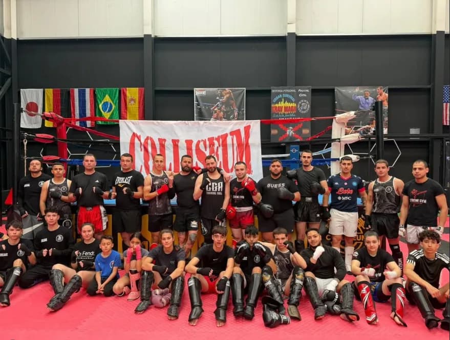 Grupo de artes marciales y deportes de contacto en Colliseum Gym